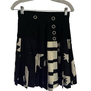 Jeanne Marc  Y2K  Black, White Abstract Mini Skater Skirt with Pleats Size S